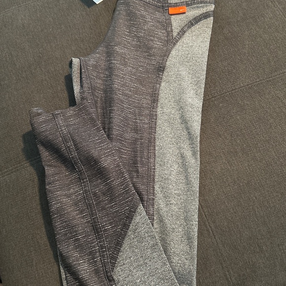 NWT Nike Mid Rise Dri Fit One Luxe Leggings - DD4553-010 - Black/Heather -XS - Picture 1 of 9